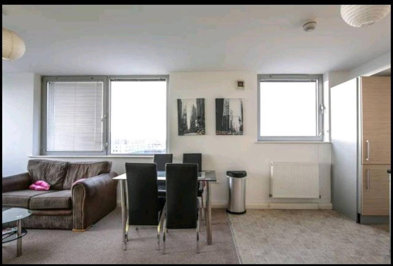 Large 3 Bedrooms In Liverpool City Centre, Free Parking Luaran gambar